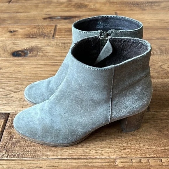 J. Crew Aggie Suede Leather Ankle Boots Booties Block Heel in Mink Size 7 - Picture 9 of 14